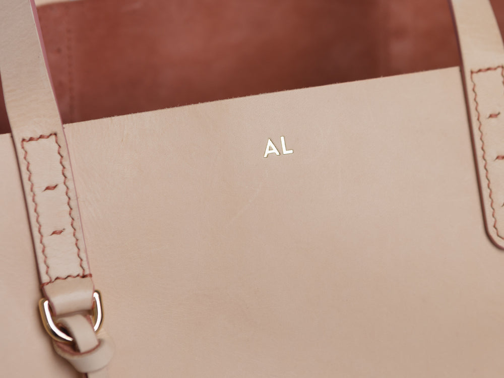 
                  
                    Load image into Gallery viewer, Carry All Tote, Vegetable Tanned Leather
                  
                