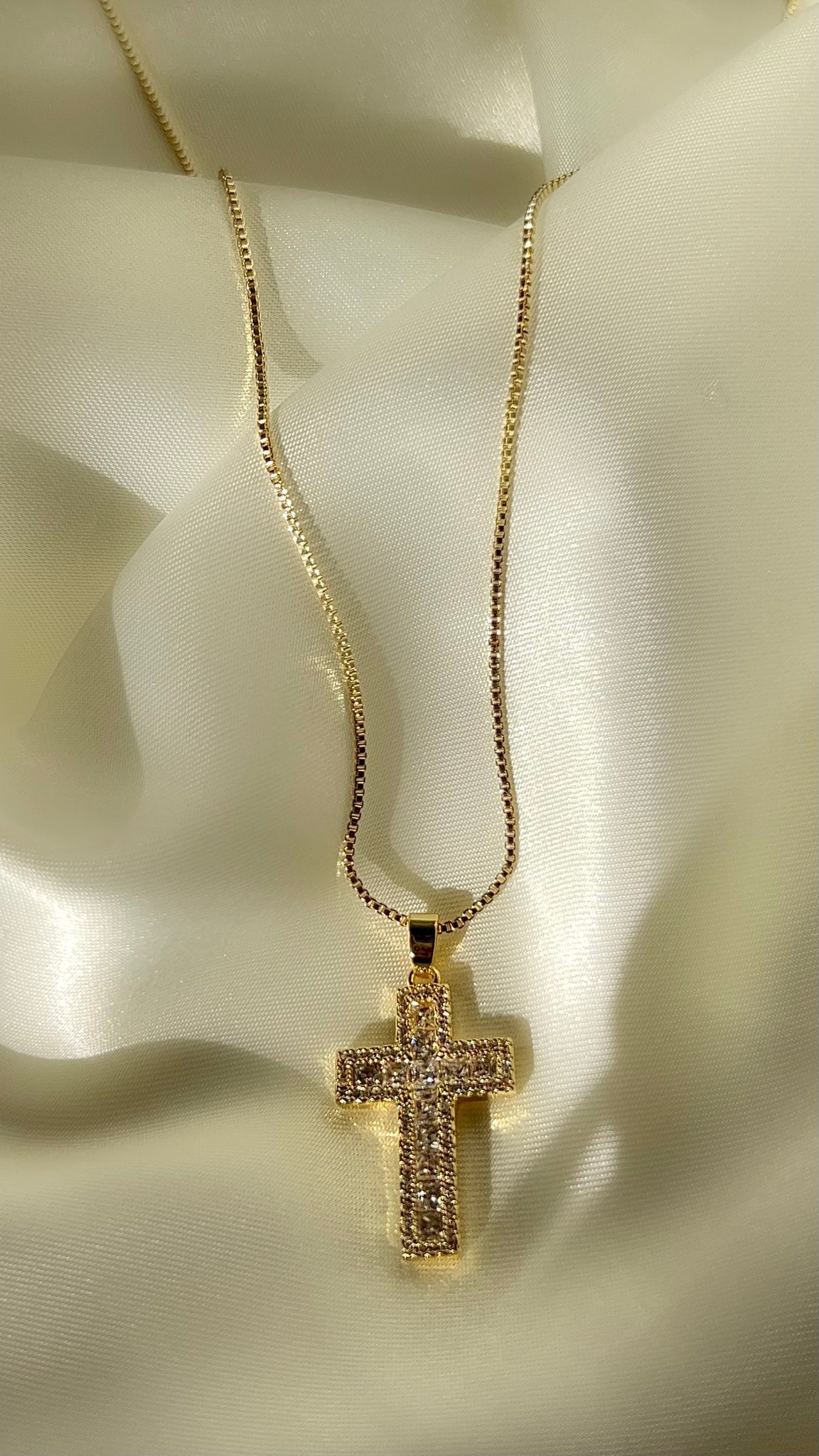 大人気 14kgf maria cross necklace