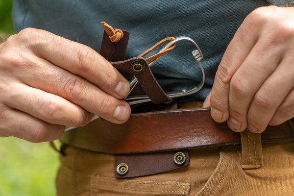 Attaching mitten scissors to a belt