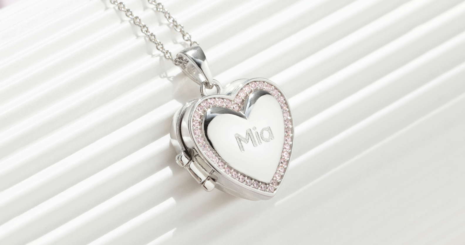 Pretty Tough Bold Heart Necklace – Alapage Boutique