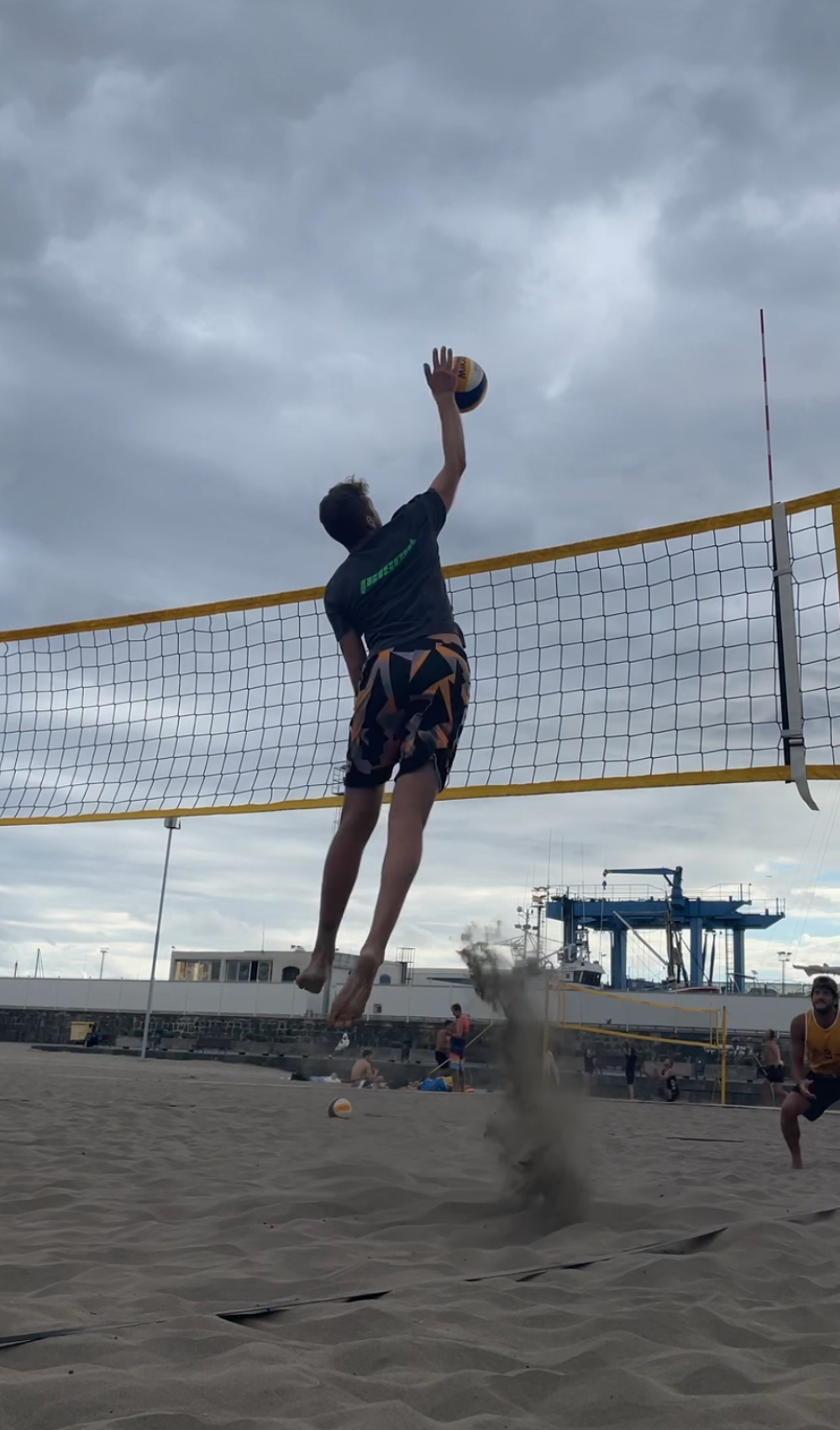 saltare tanto sulla sabbia - beach volleyball