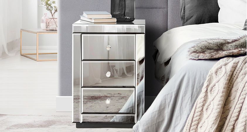 Cladded with bevelled mirror glass, our Artiss Quenn mirror bedside table is a glamorous addition to this bright, breezy bedroom that gets lots of natural light.  