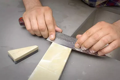 Technique] Aiguiser un couteau à la pierre 