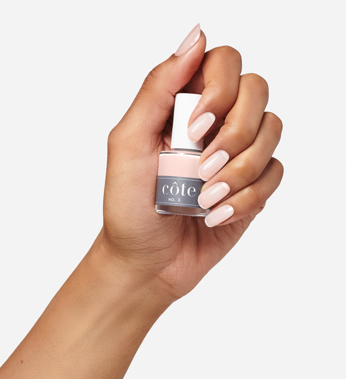Stylish Ways To Rock Spring Nails : Gradient neutral nails