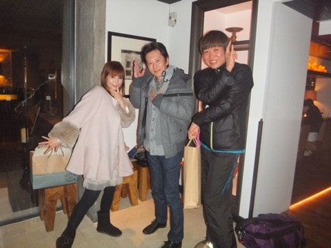 Hirohiko Araki pose with friends
