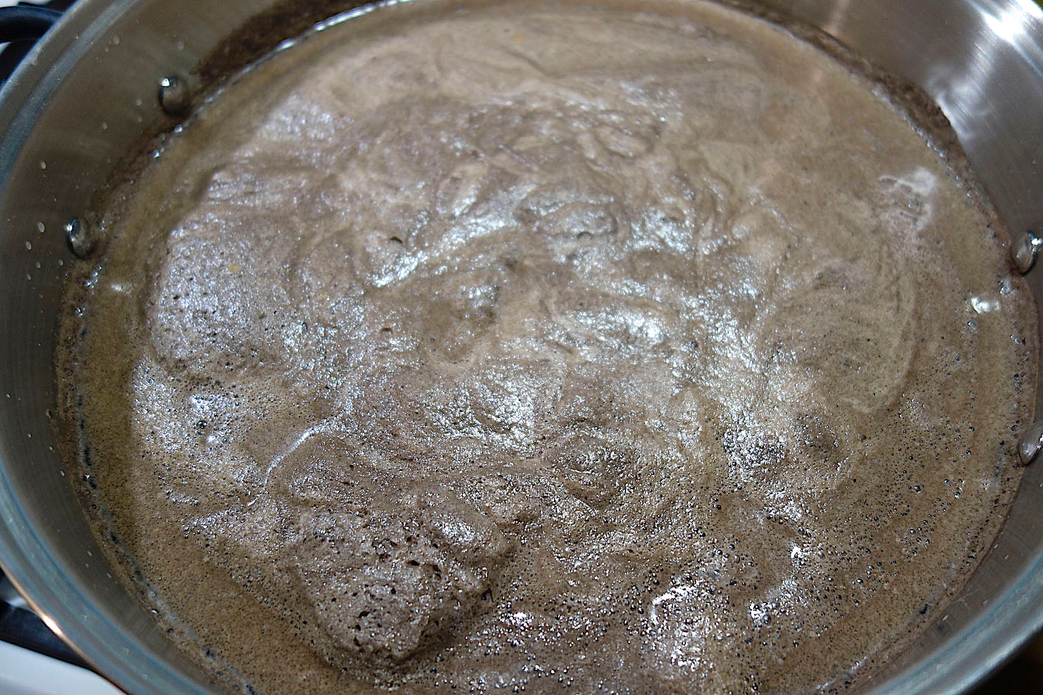 Boiling off slaked lime in an indigo dye extraction experiment at Okan Arts