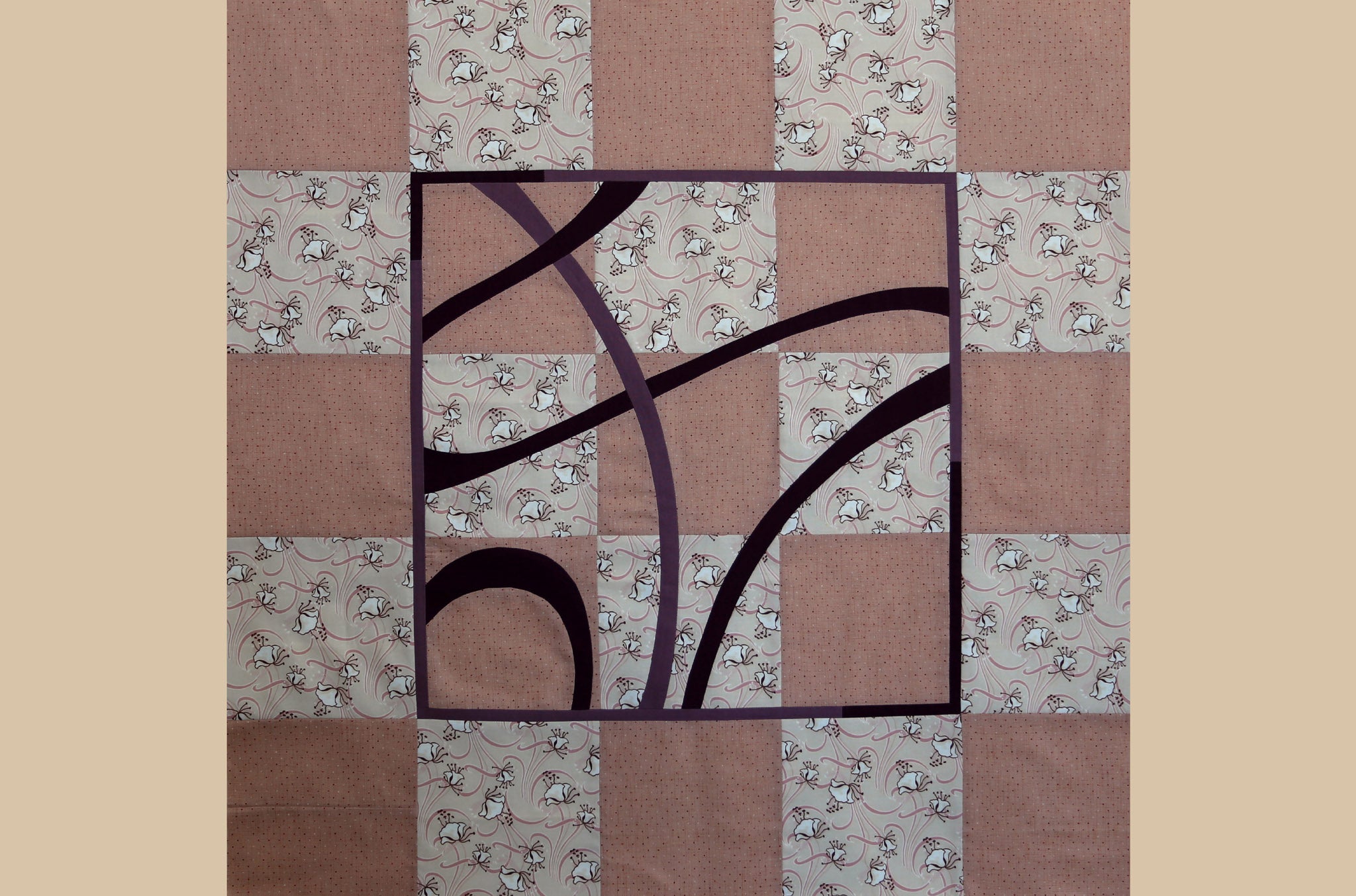 Centrum Quilt, a student project from the Creativity & Inserted Curves Workshop taught by Patricia Belyea
