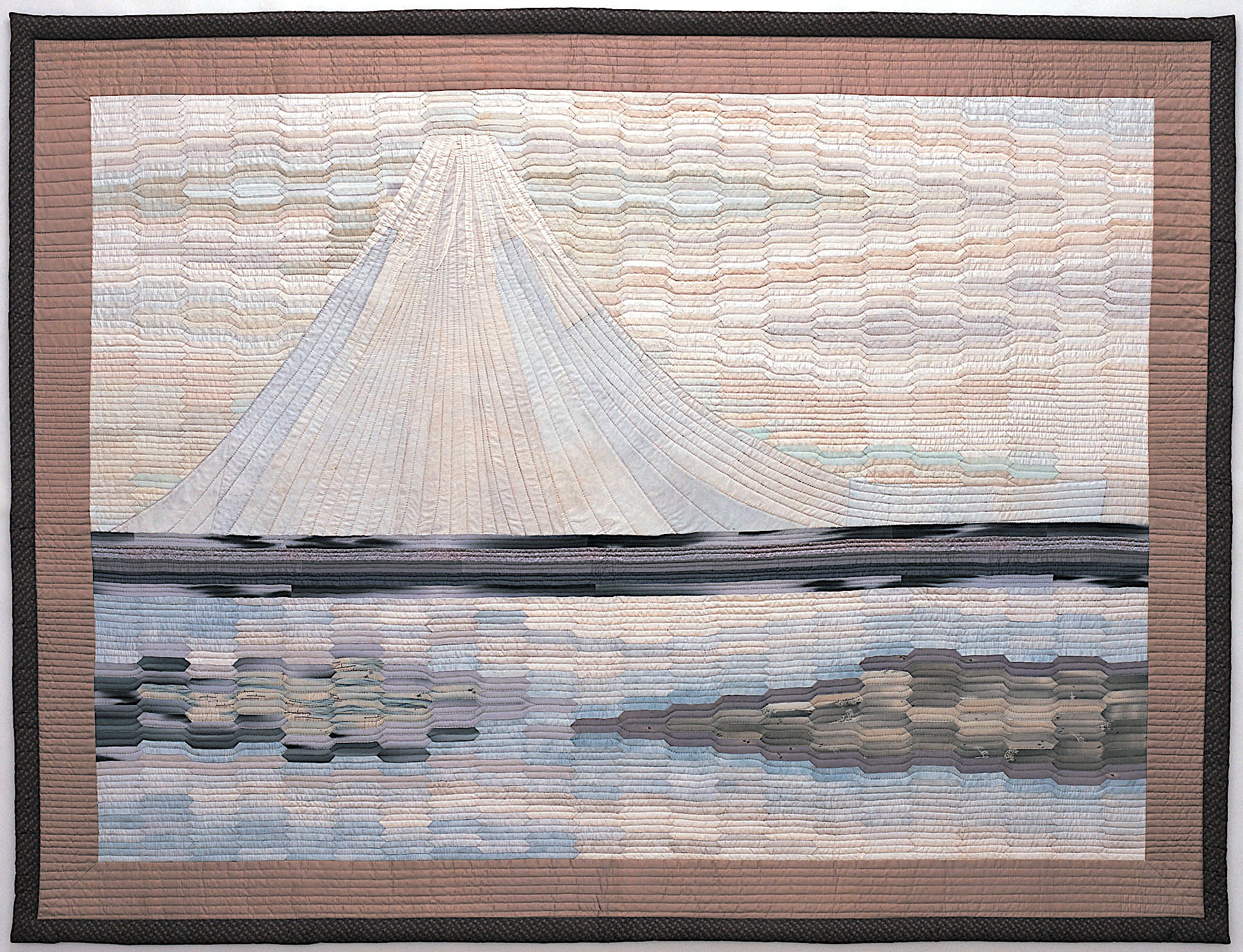 Mt. Fuji quilt by Mutsuko Yawatagaki, Izumo Museum of Quilt Art