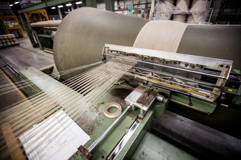 weaving french flax in France to make the highest quality French linen