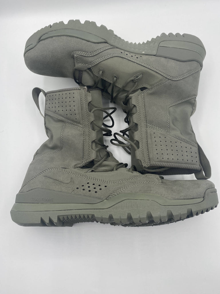nike boots size 13