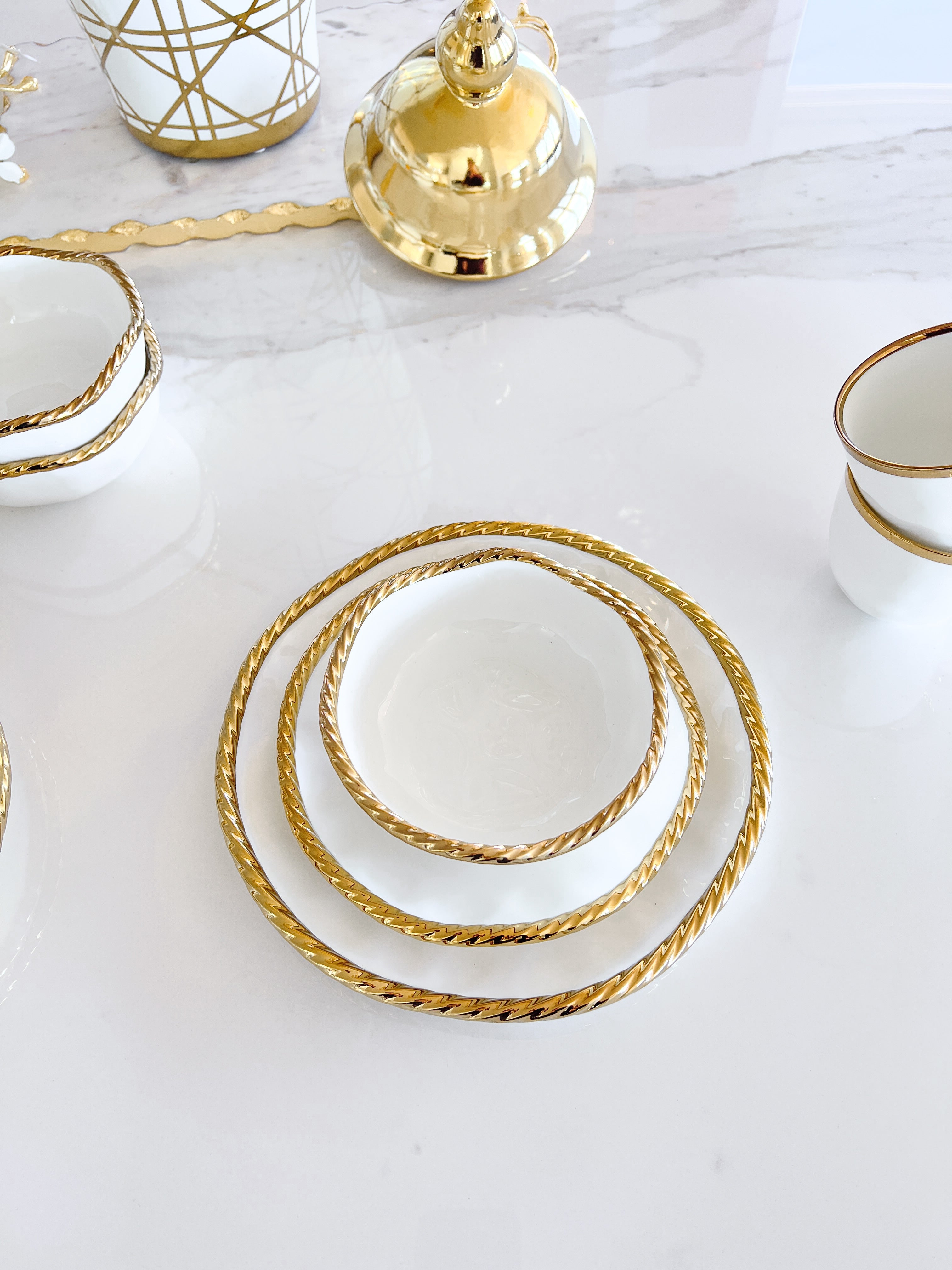 Gold and White Scalloped Soup Bowl (Set of 4)