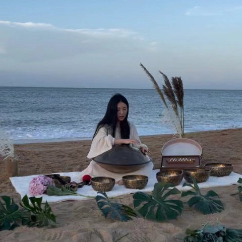 Learn handpan-Playing the handpan seated in a cross-legged position