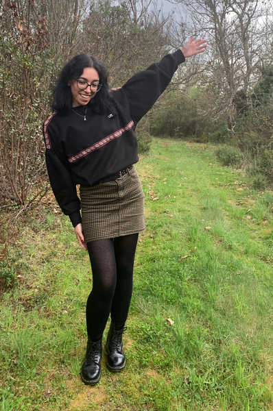 Sweatshirt with skirt and boots 