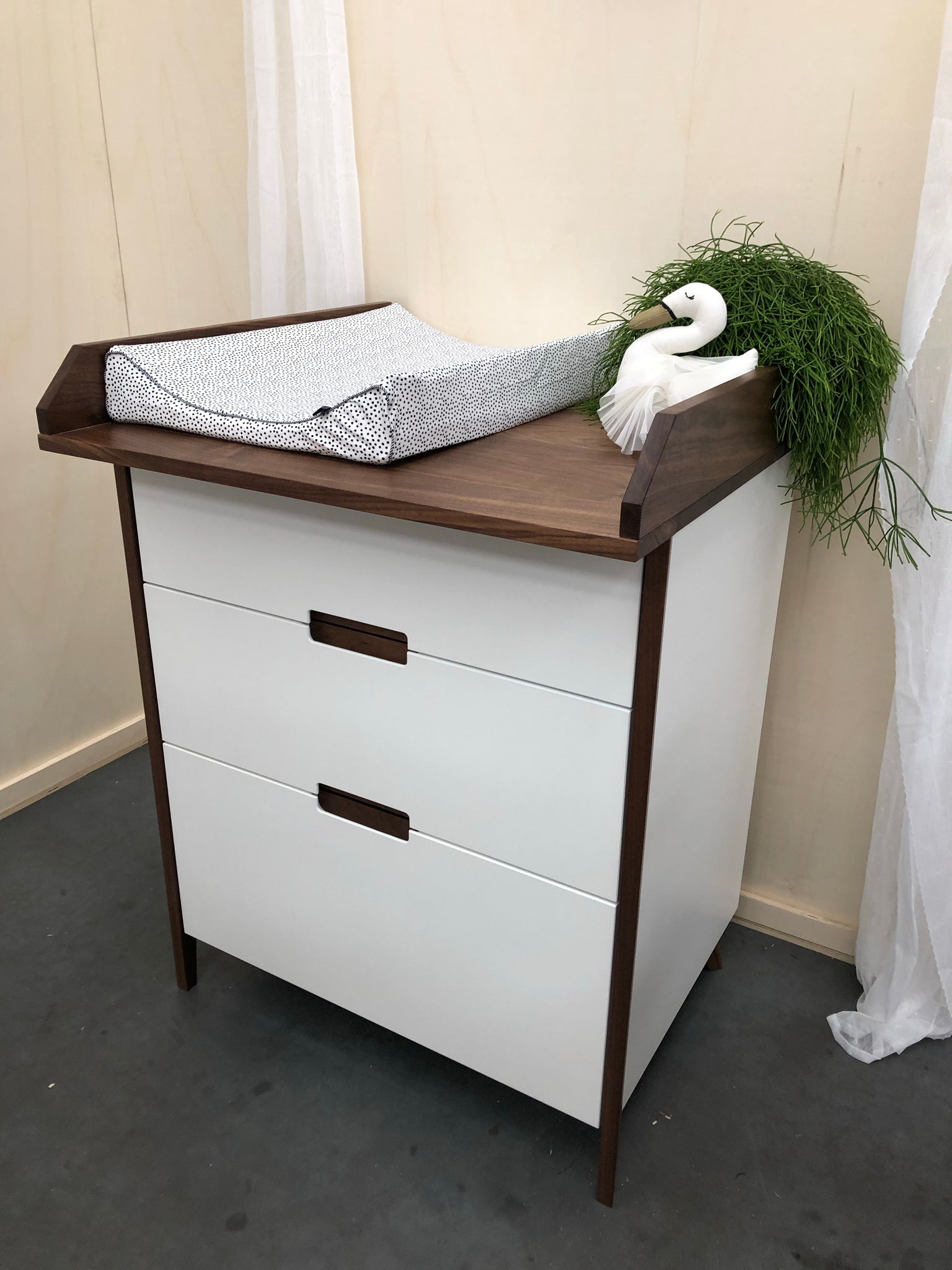 Commode (special) –