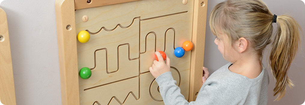 This is a simple hand coordination training gear board with one big and one small gear.  Player will hold the handles with both hands and turn simultaneously.  Each gear wheel will rotate at different speeds.  Colourful gemstones on each gear wheel also provide extra visualstimulation.  An excellent toy for left and right brain coordination skills training. 