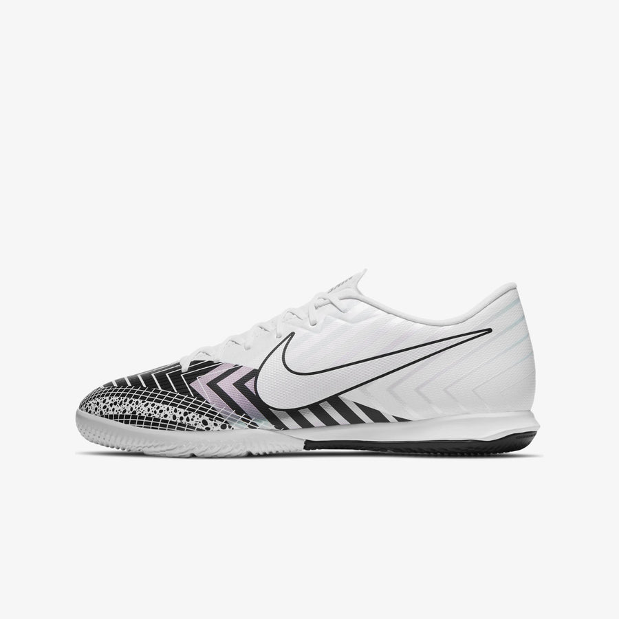 nike classic indoor soccer shoes