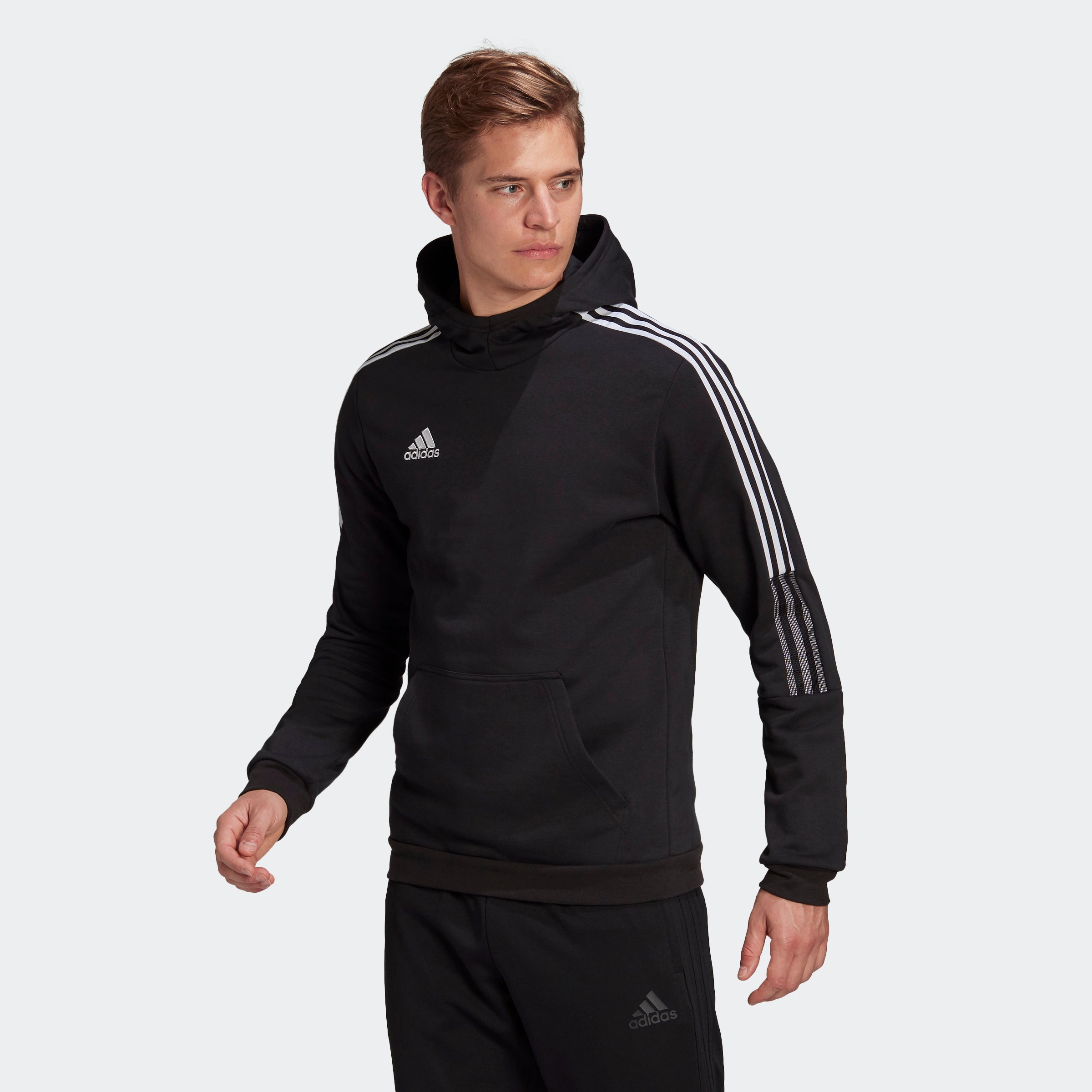 Leonardoda maquillage goulot sweat tiro adidas Pygmalion Coopérative Tache