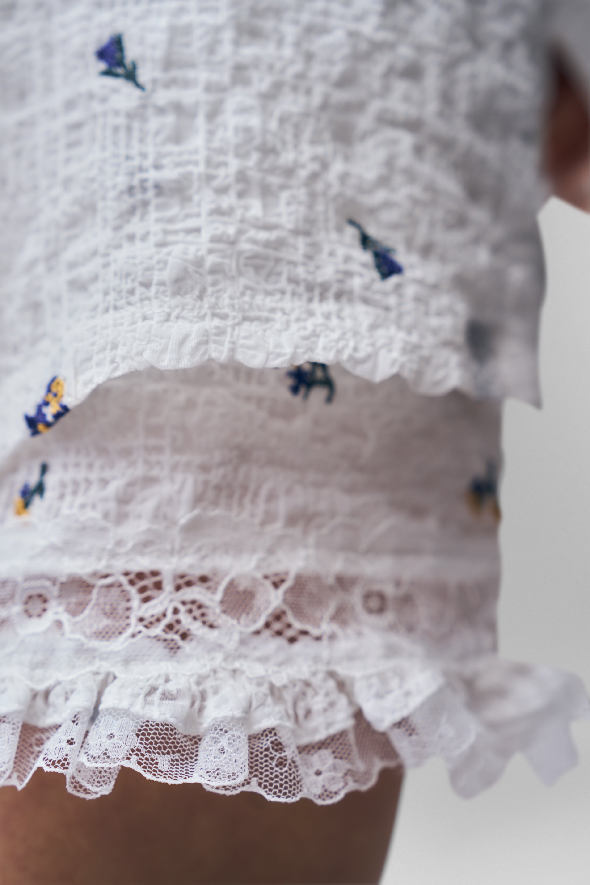 ClaudinaTop VanettaShortWhite10 f7c95e48 d76f 4b37 8621 8c13291d09d2