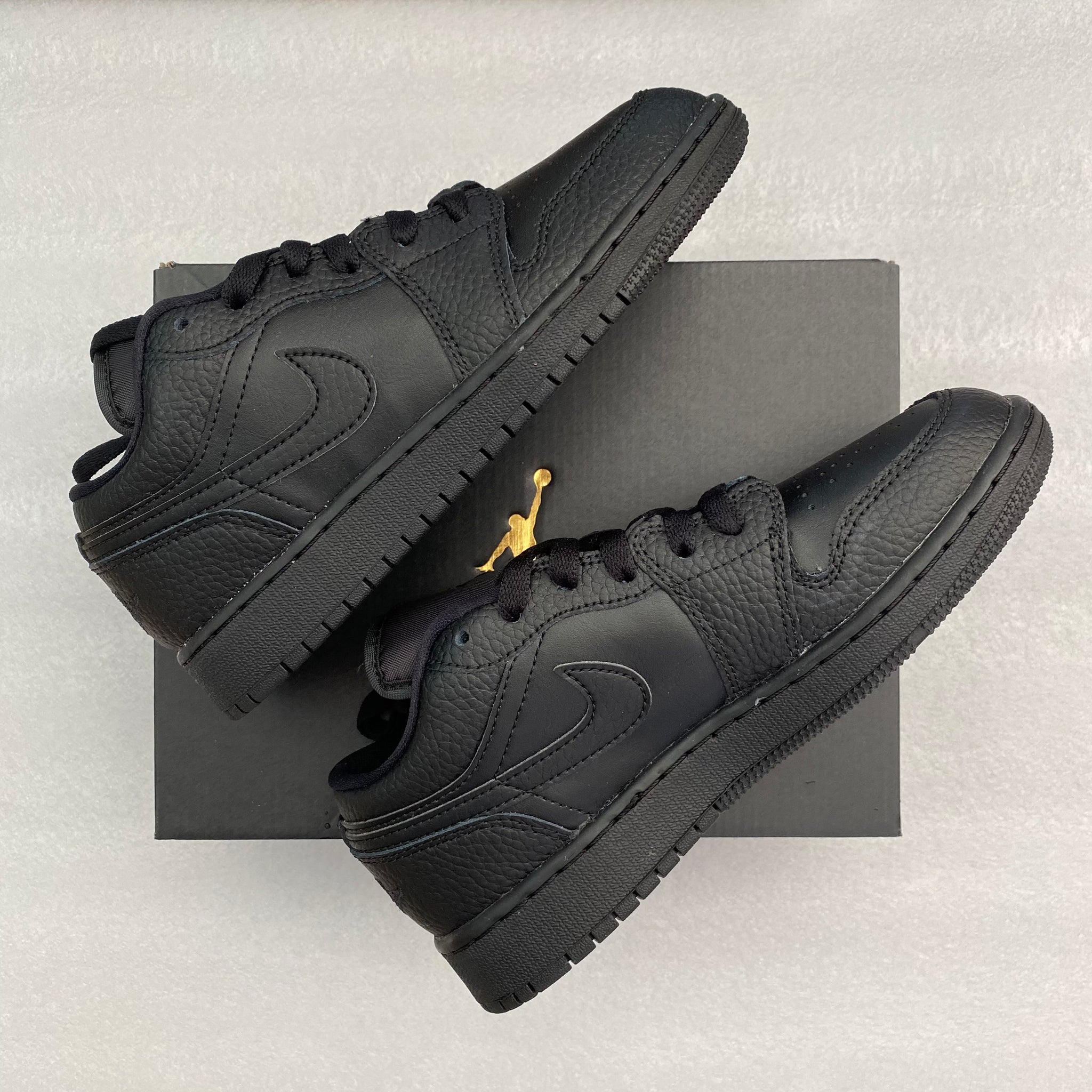 nike jordan 1 low triple black