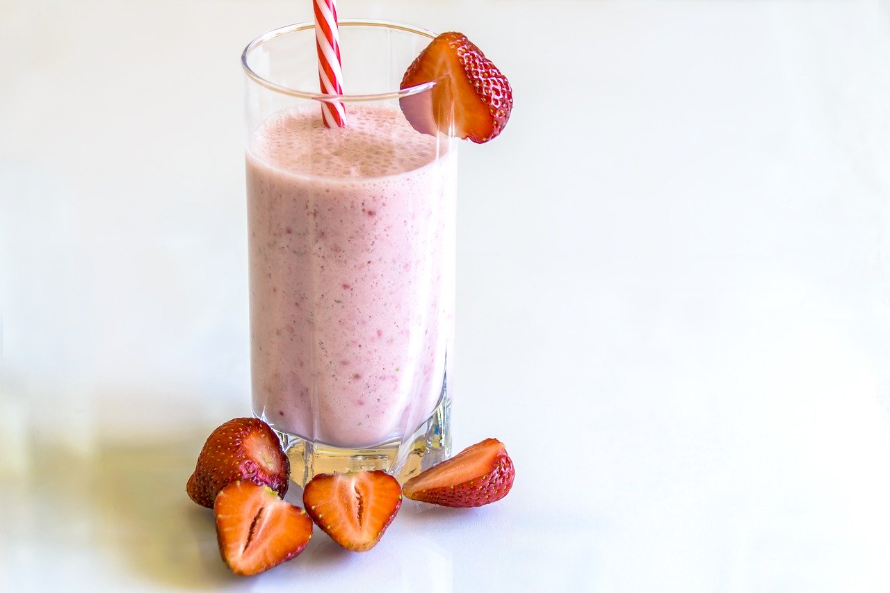 strawberry baobab smoothie