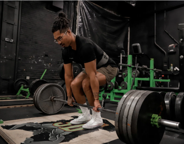 Deadlifts with weight lifting belt