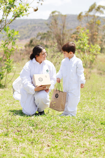 Abeja Reyna: Preservando la Tradición Mexicana en el Mes