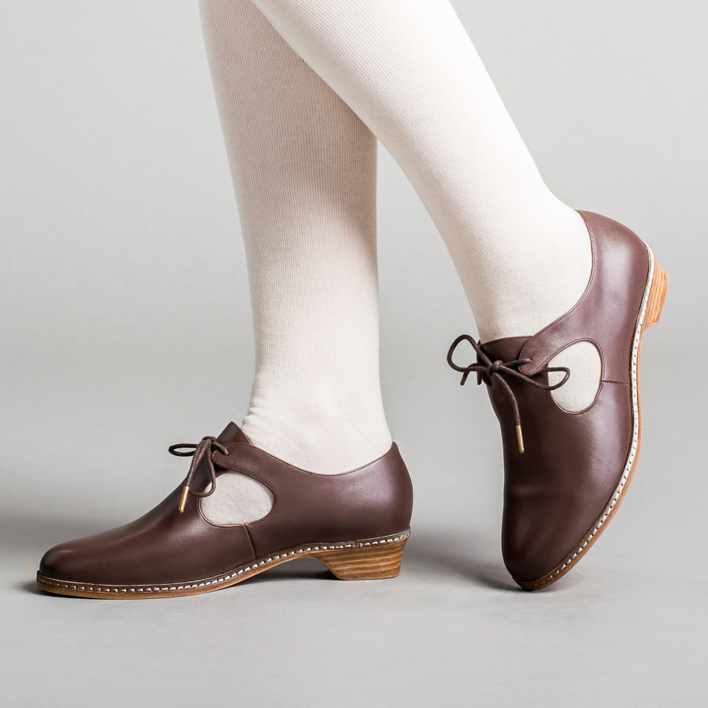 American Duchess: Mary Women's Renaissance Shoes (Brown)