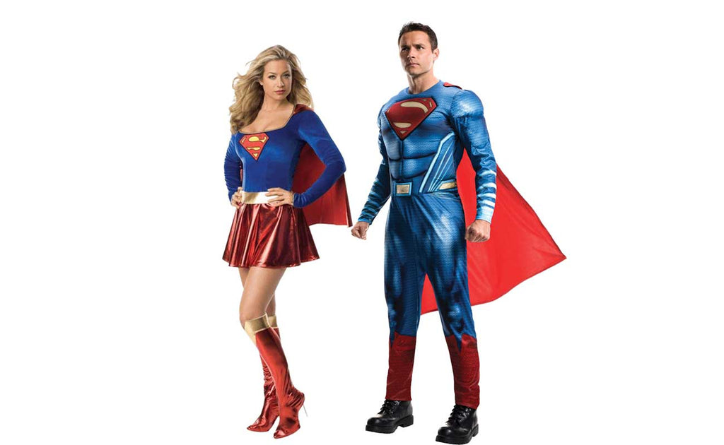 Supergirl- und Superman-Kostüme