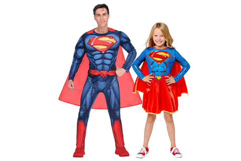 Superman- und Supergirl-Kostüm