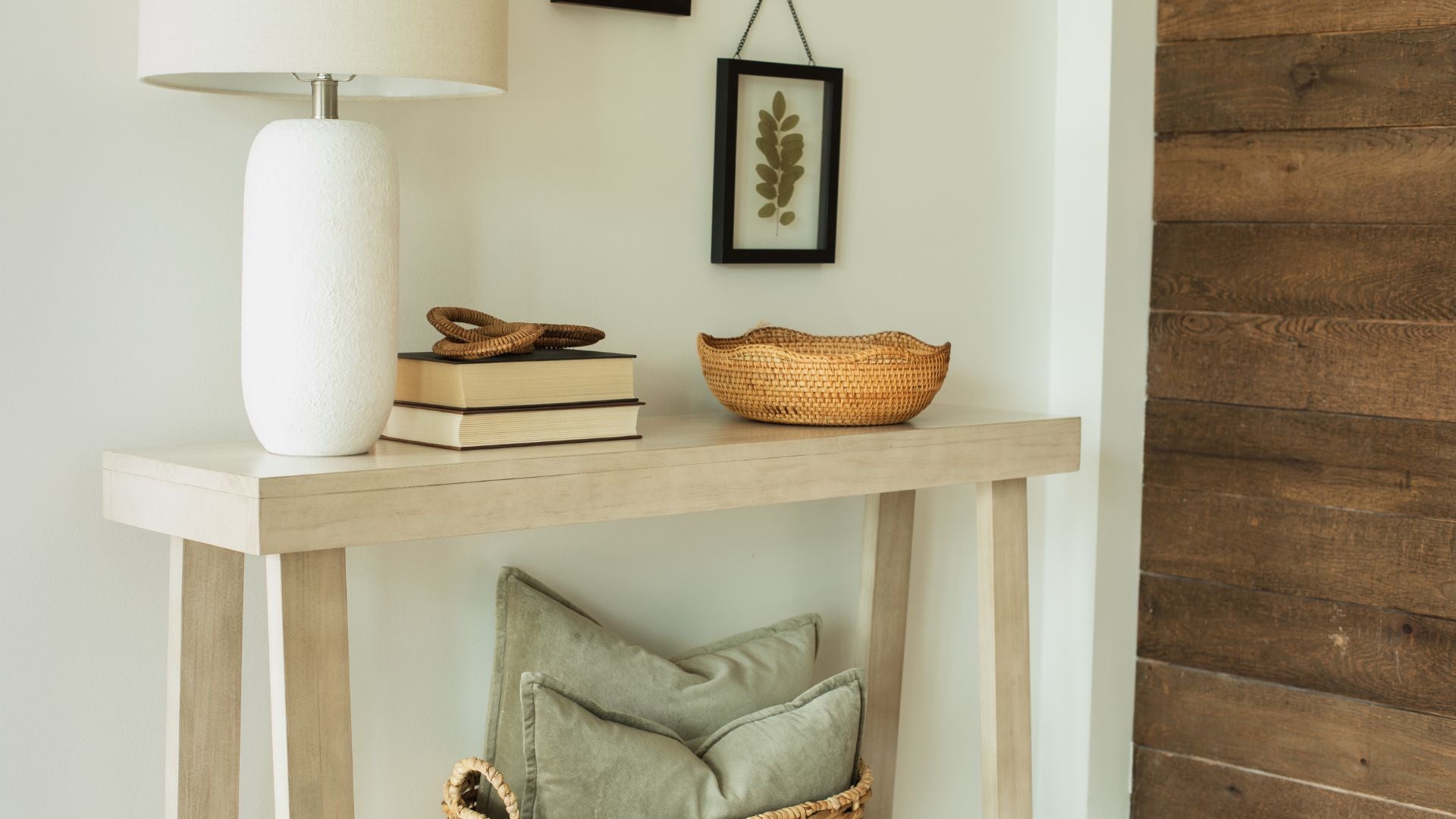 Classic solid wood hallway table with bottom shelf