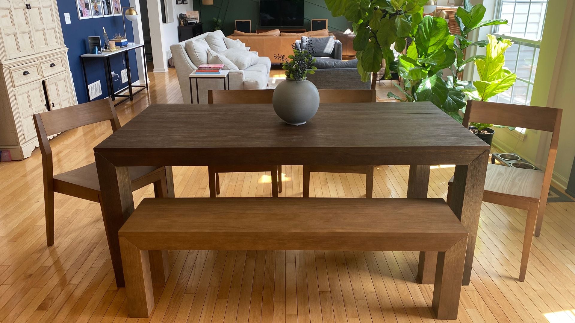 modern dining table with modern dining bench and chairs