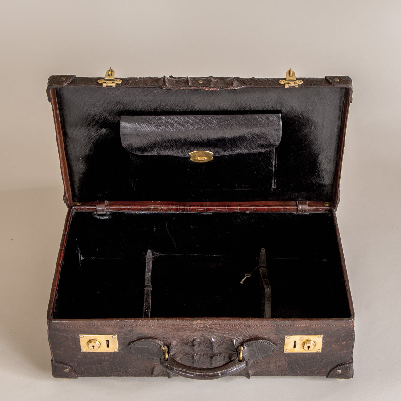 Antique Crocodile Skin and Leather Trunk  Leather trunk, Vintage  suitcases, Antique trunk