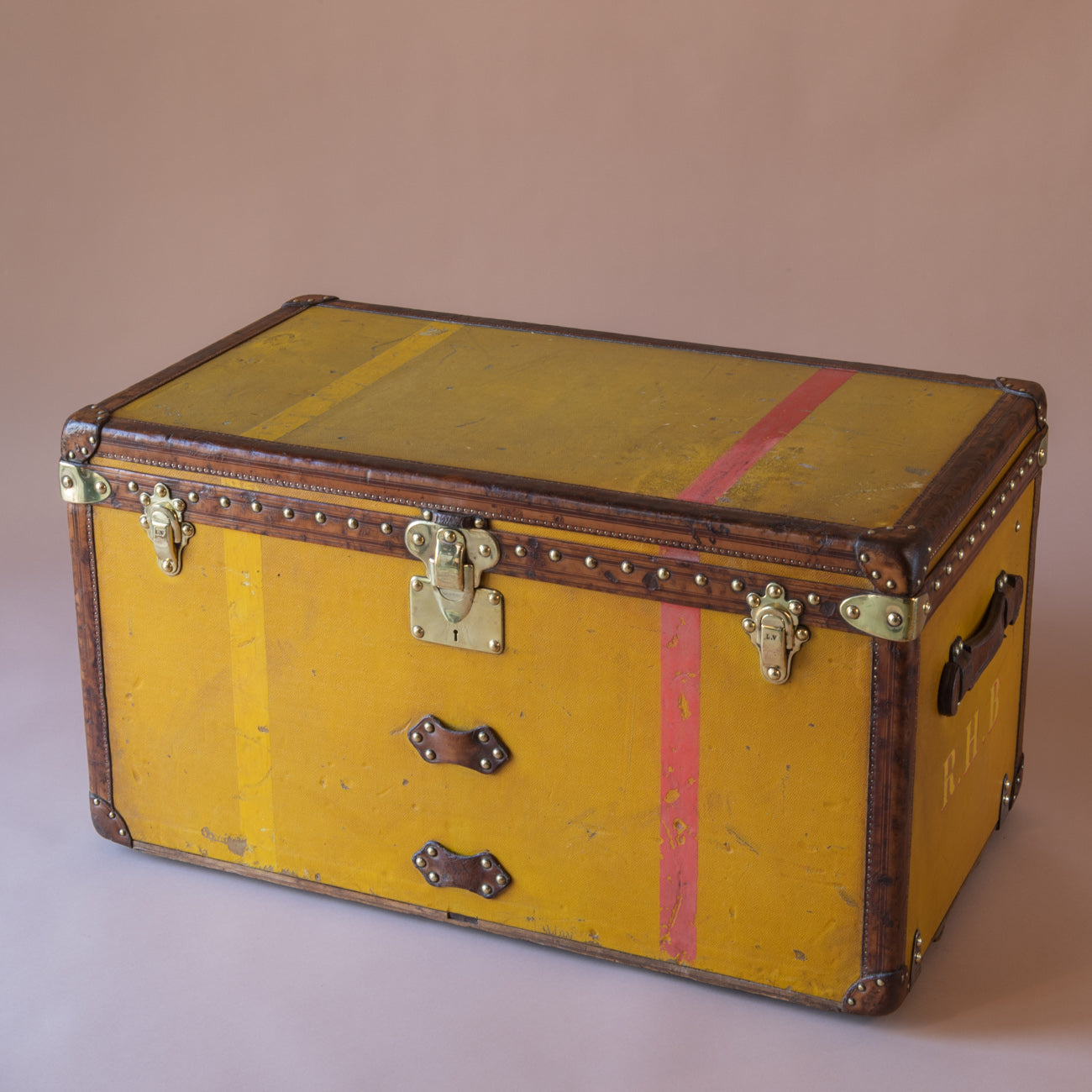 Lot  VINTAGE LOUIS VUITTON TRUNK CIRCA 1900