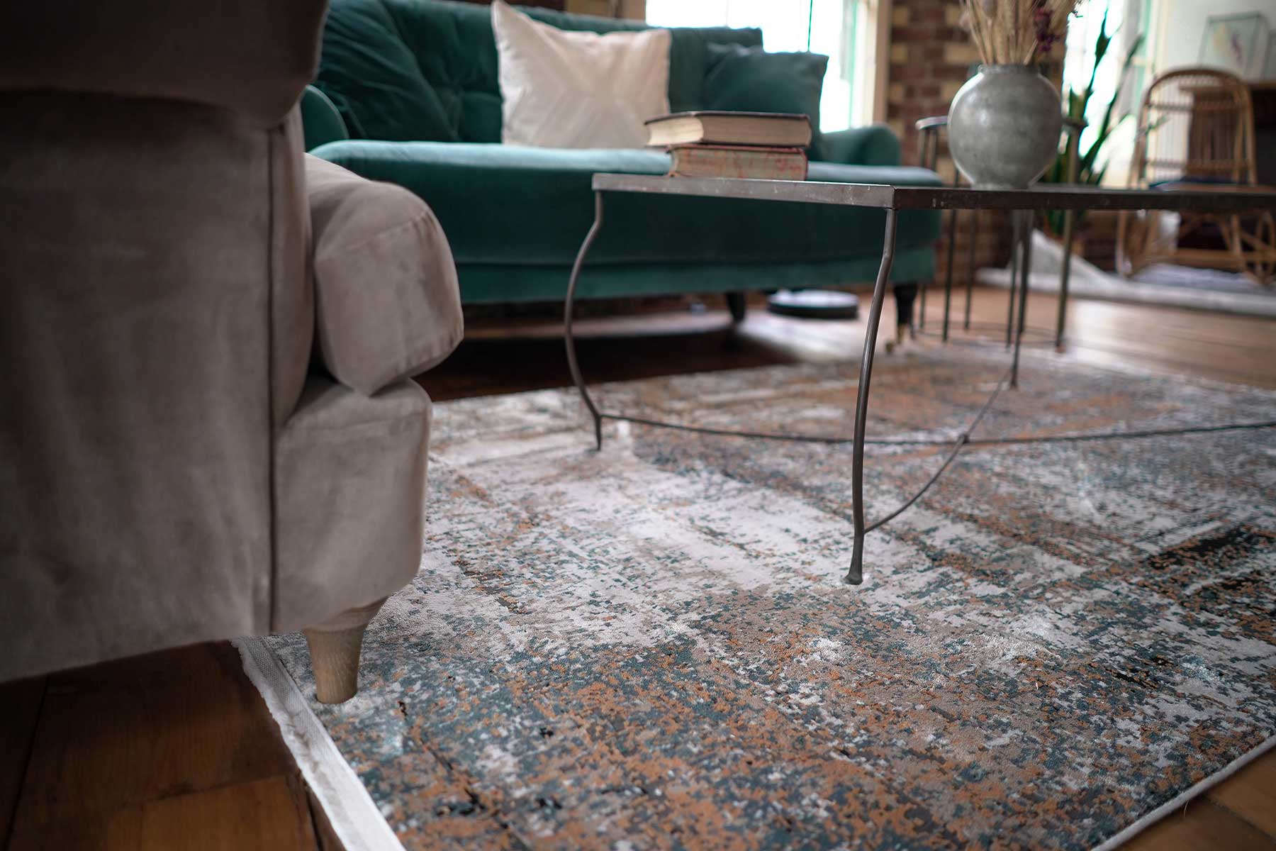 Size Matters: Choosing the Perfect Rug for Your Tiny Paradise