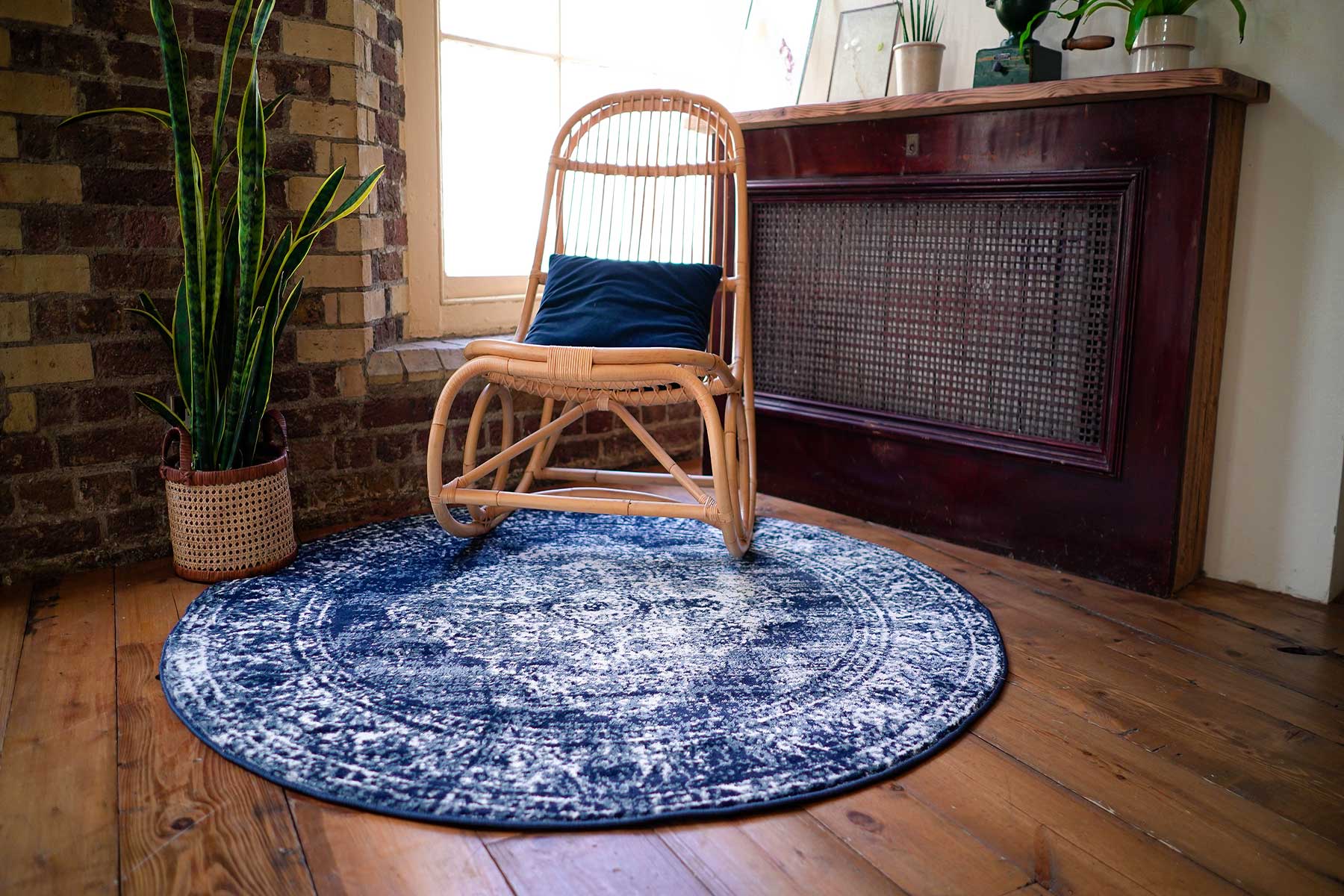 round rug reading nook