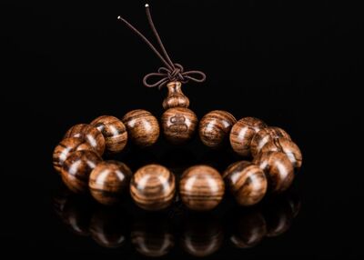 How do I identify fake sandalwood beads