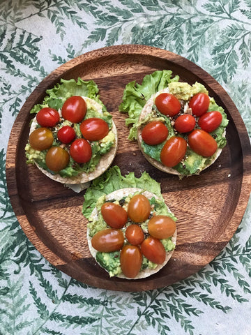 Rice Cakes with Avocado & Tomatoes