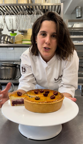 Gâteau au fromage avec cerises