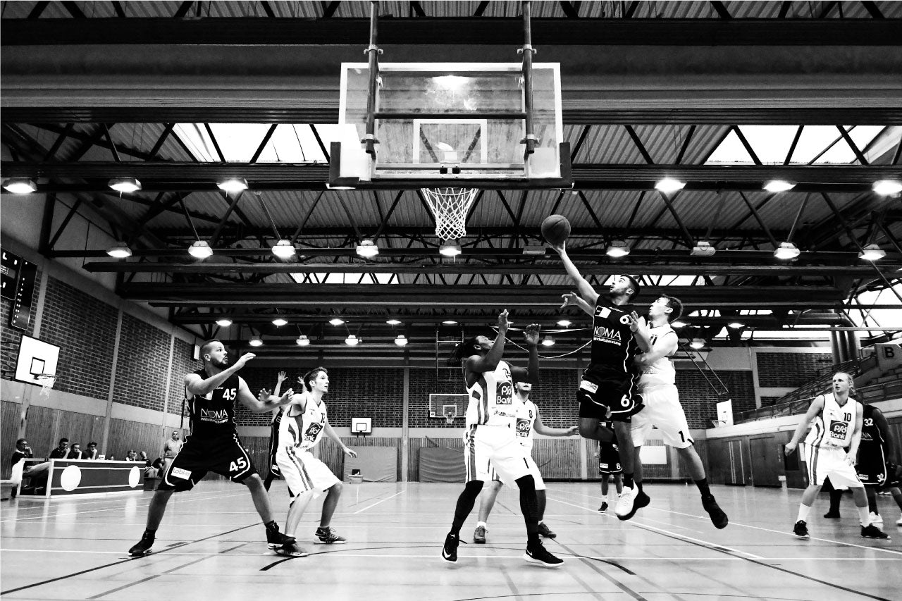 Grayscale image of a basketball game.