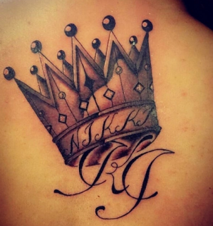 Attractive Queen Crown Tattoo On Girl Front Shoulder