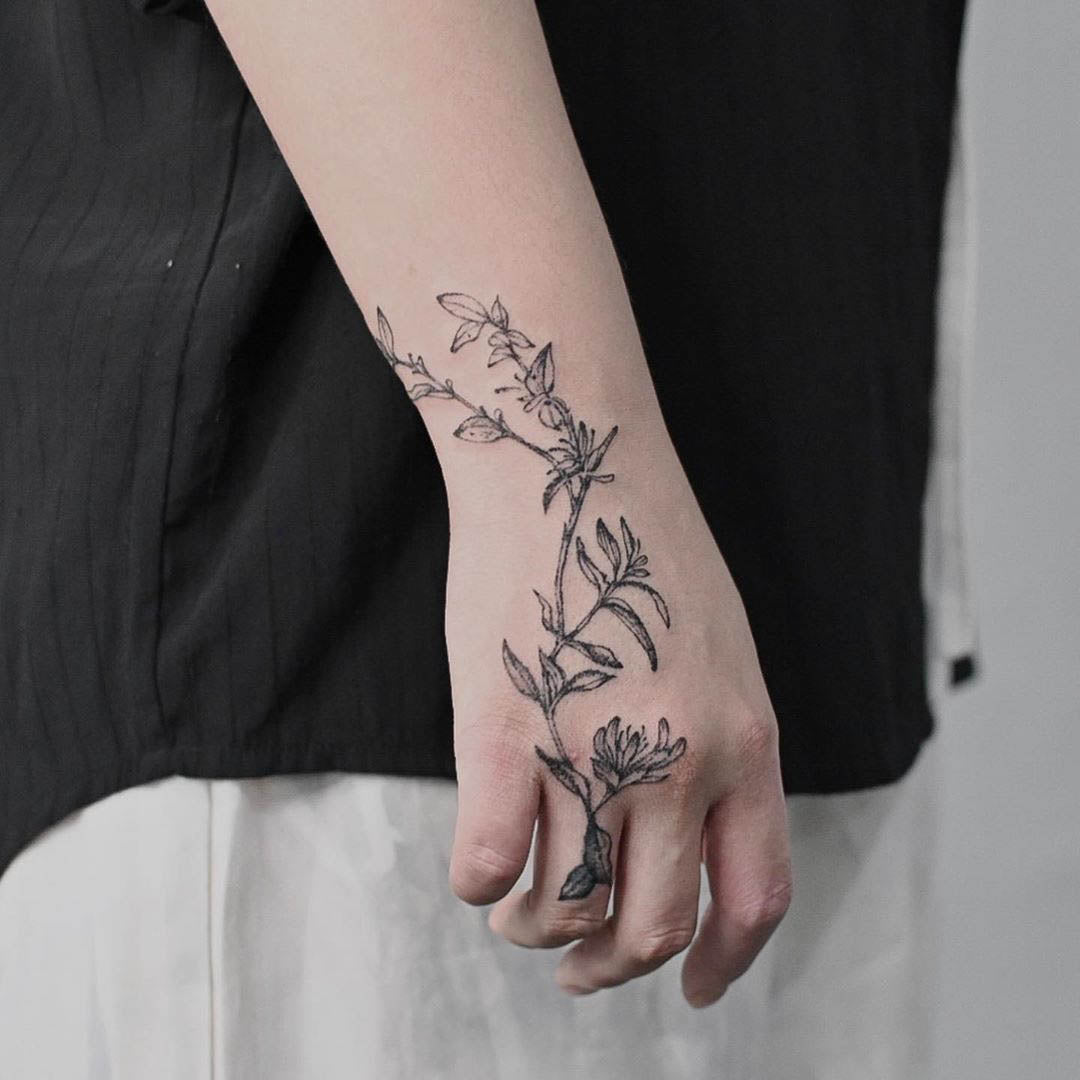 Artist uses leaves as stencils for her tattoos  The Joy of Plants