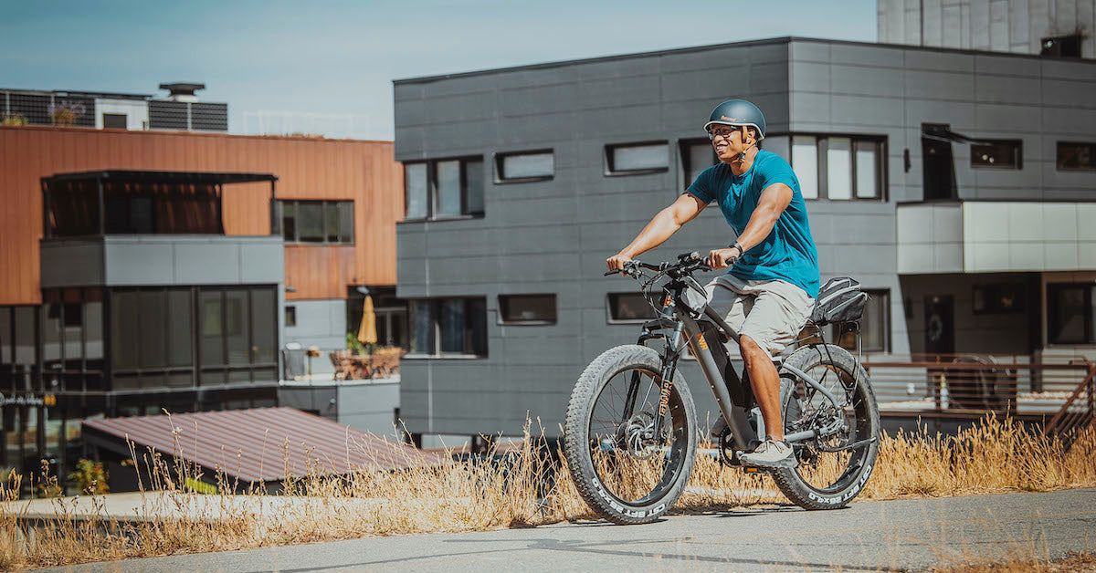 man commuting in a city on PWR Dually e-bike