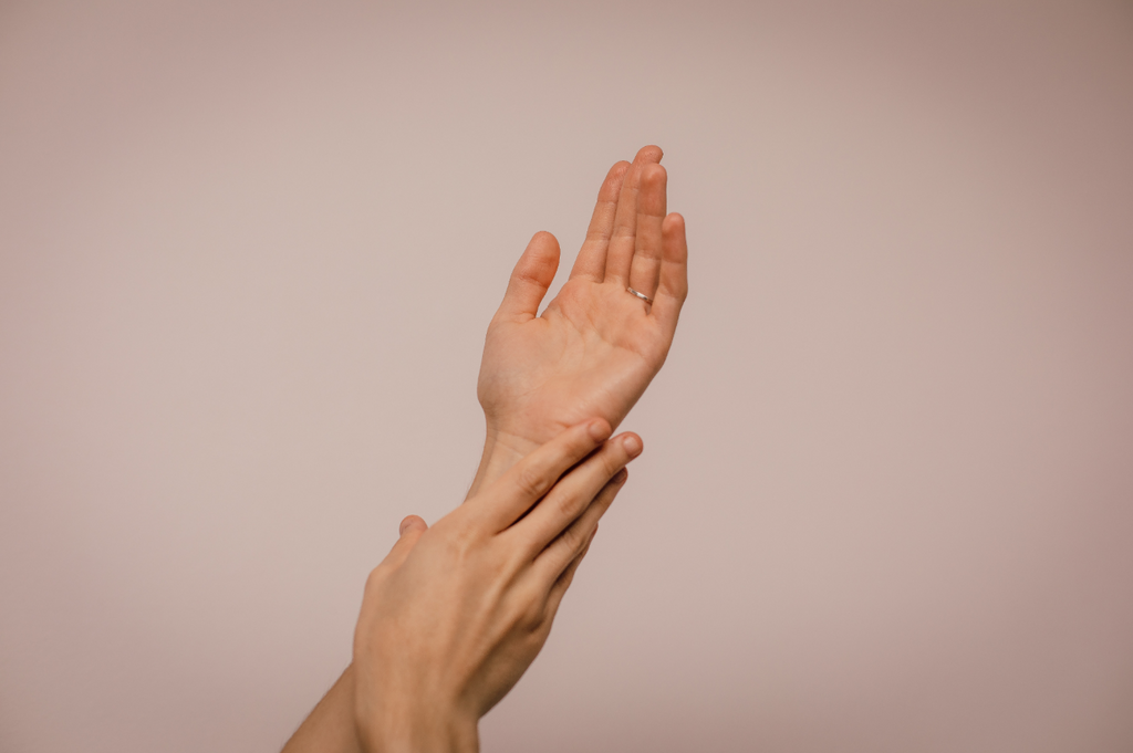 Comment bien se masser les mains ?