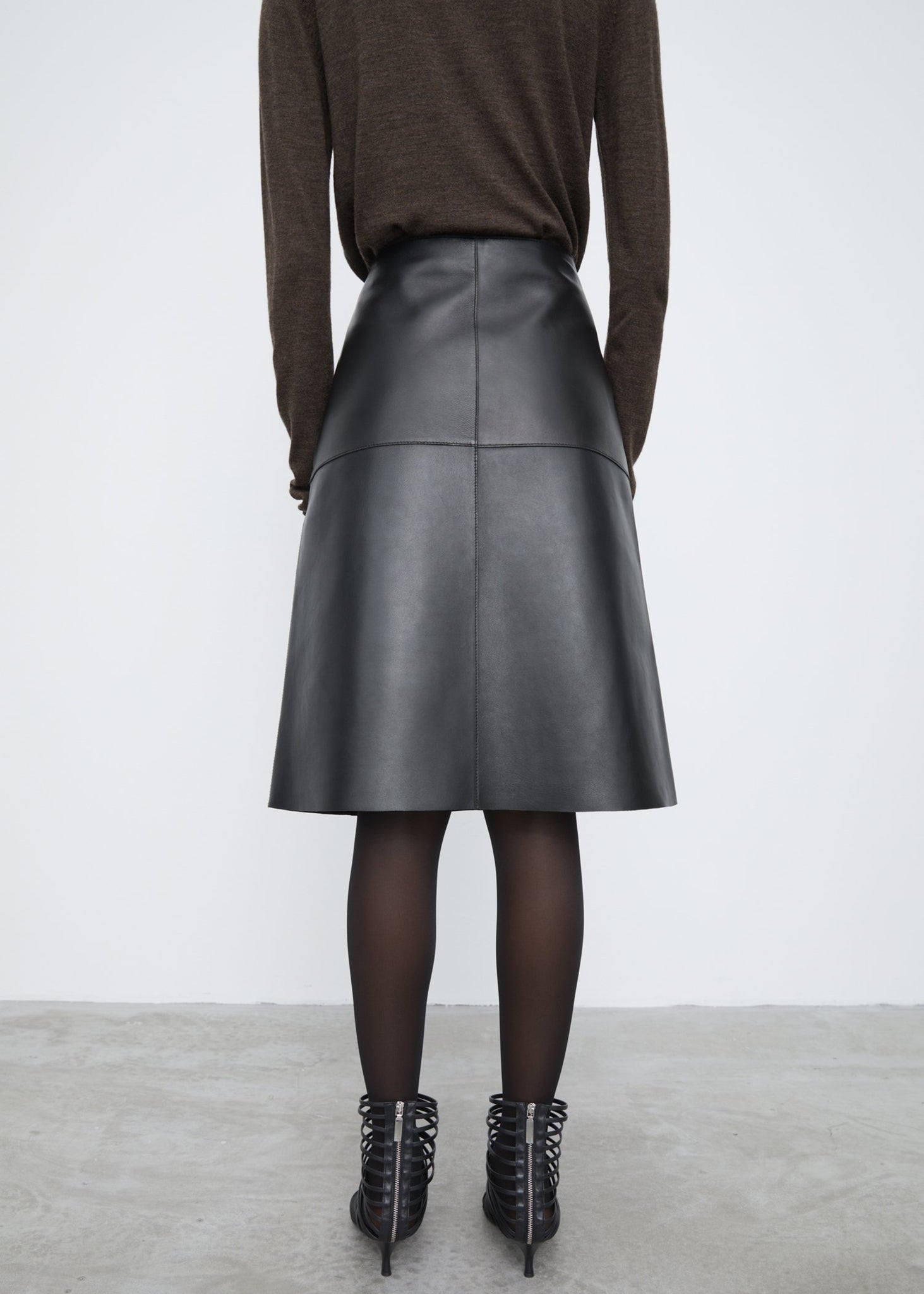 Double-sided leather skirt black – Totême