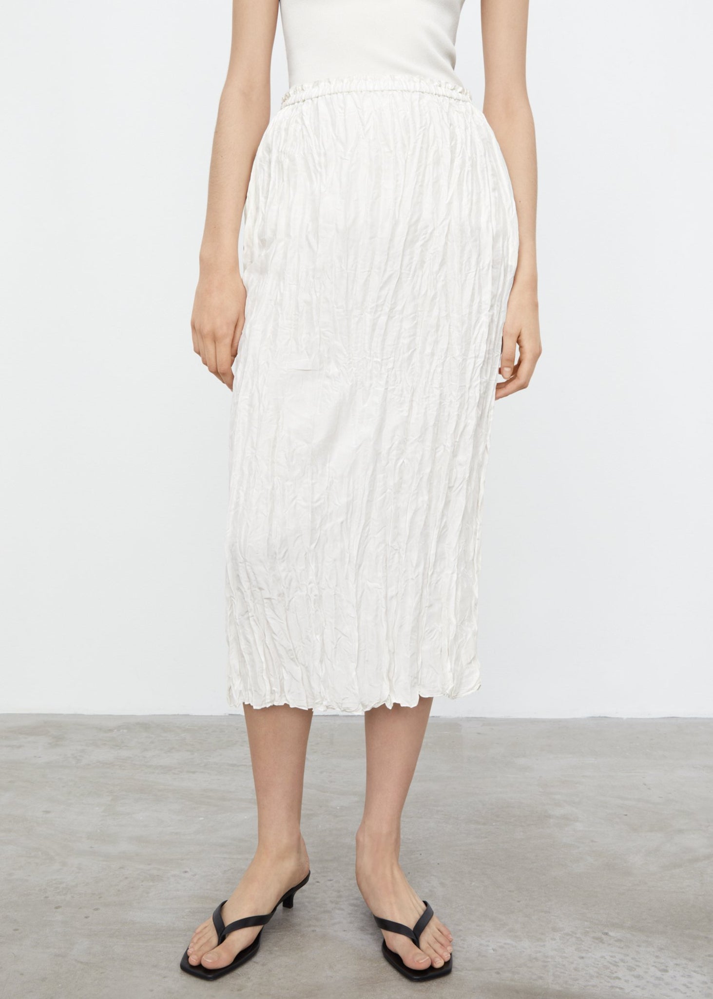 Crinkled silk slip skirt off-white – Totême