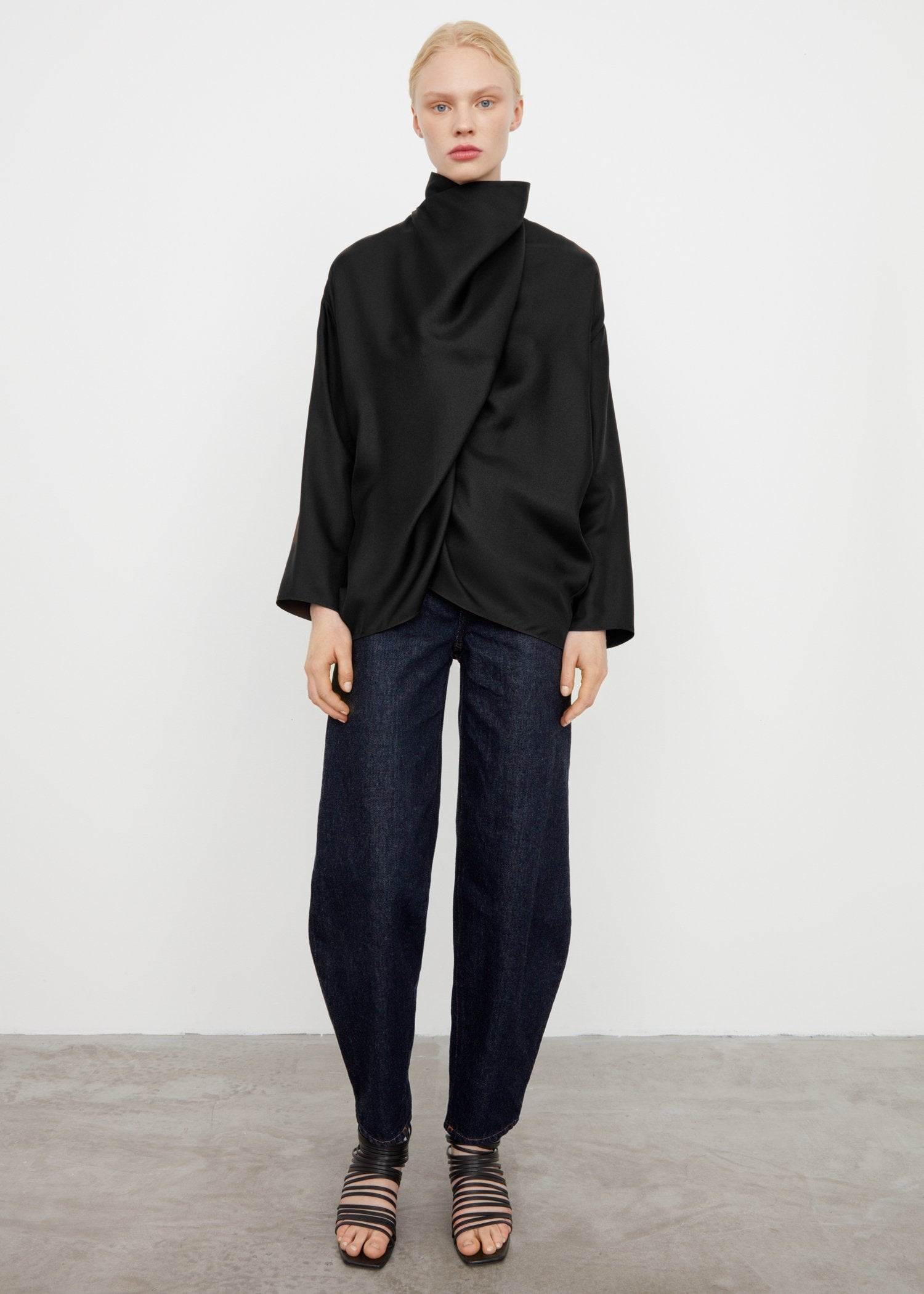Draped silk blouse black – Totême