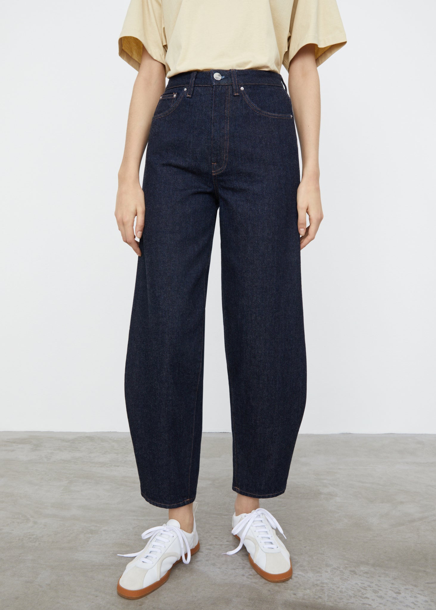 Barrel leg denim raw blue – Totême