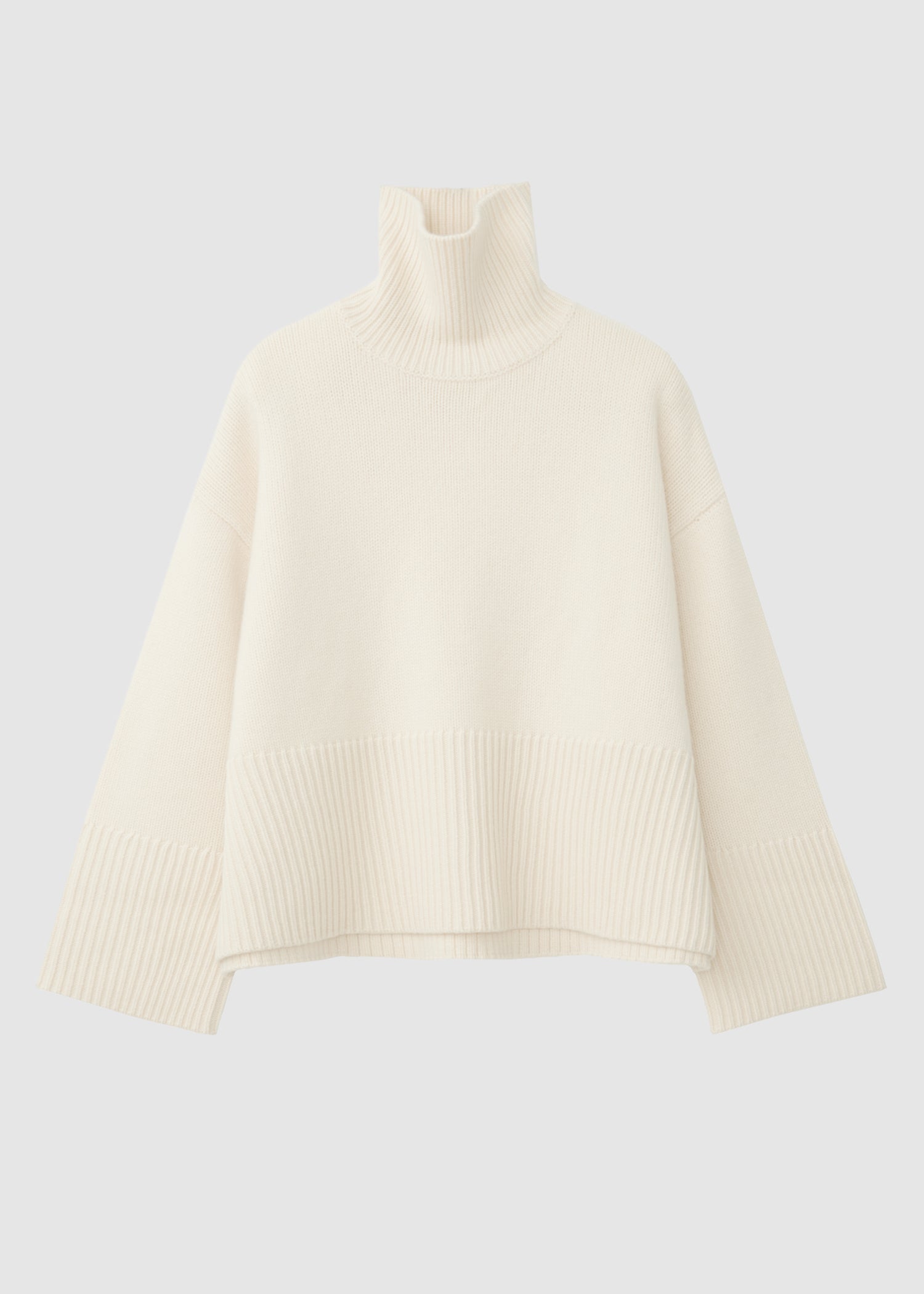 Heavy cashmere turtleneck city white – Totême