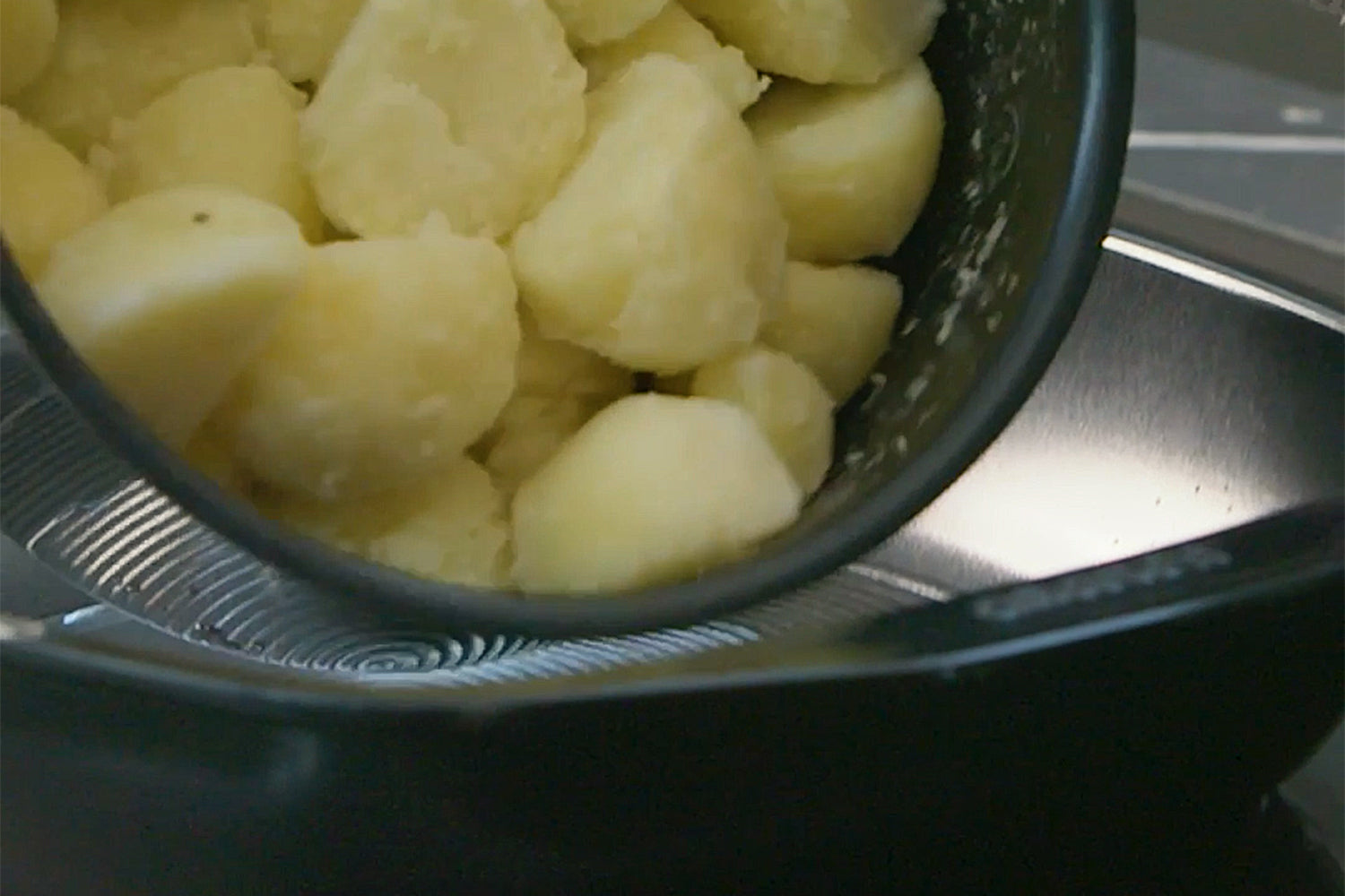 Add your potatoes to the Circulon roasting tray