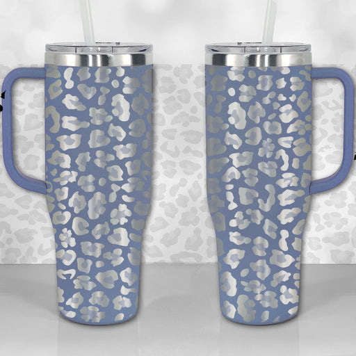 https://cdn.shopify.com/s/files/1/0452/5883/4070/products/40oz-tumbler-with-handle-cheetah-leopard-print-thirst-quencher-lid-insulated-travel-mug-slate-steel-blue_512x512.jpg?v=1677410905